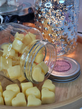 Load image into Gallery viewer, Jar of Hearts Soy Wax Melts - Sweet Treats Fragrances 400g
